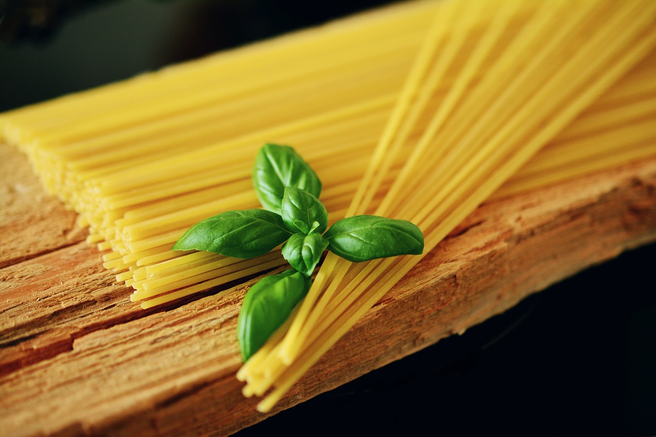 spaghetti, basil, noodles